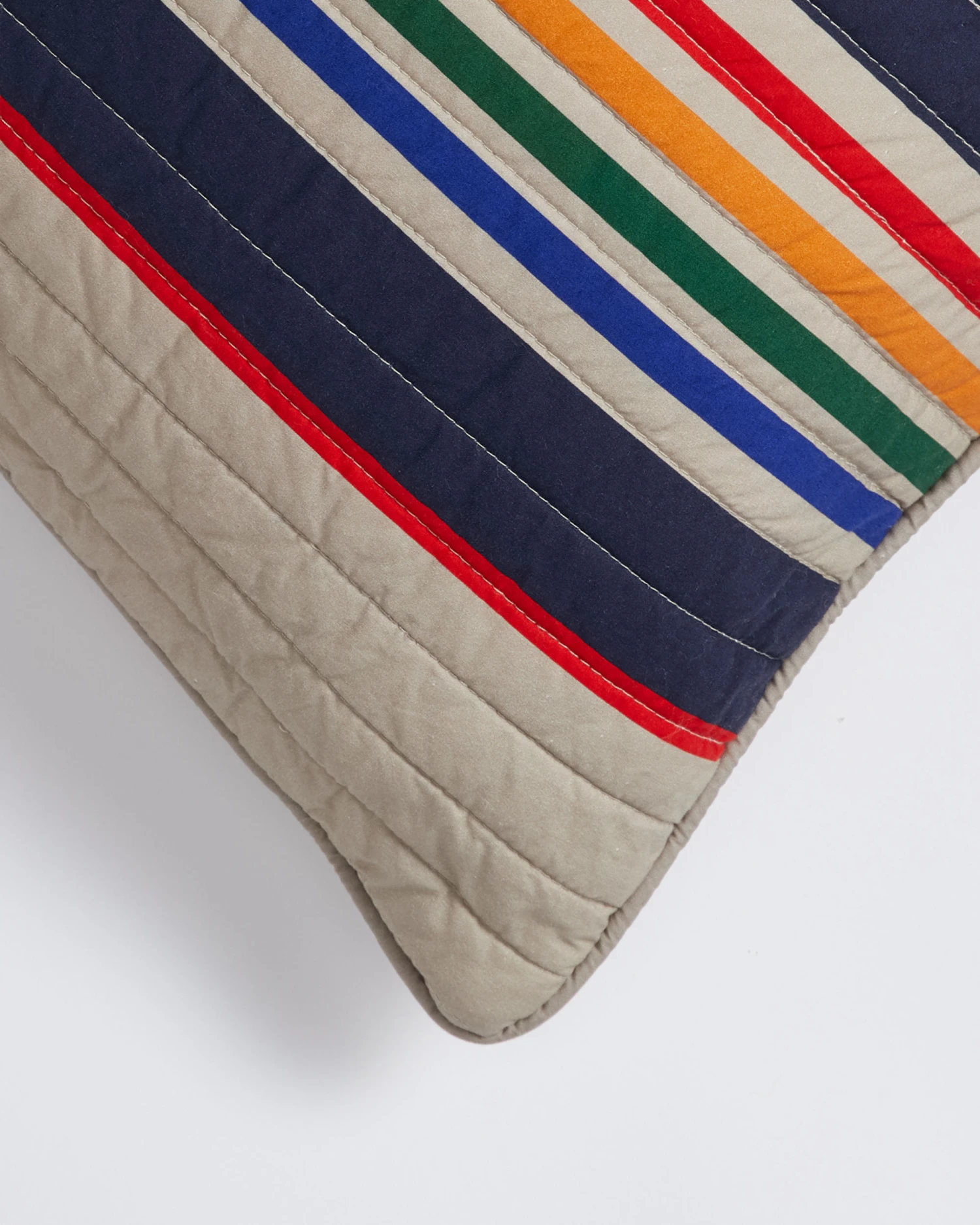 Pendleton YELLOWSTONE NATIONAL PARK QUILTED HUG PILLOW 4 Pendleton YELLOWSTONE NATIONAL PARK QUILTED HUG PILLOW - Image 2